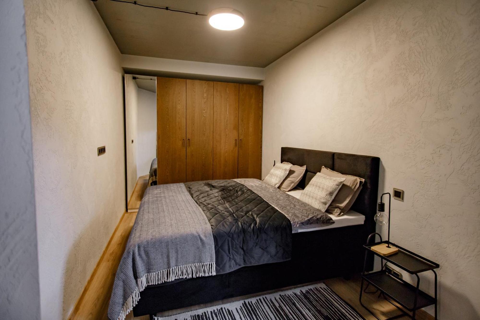 Hales Old Town Urban Apartments Вилнюс Стая снимка