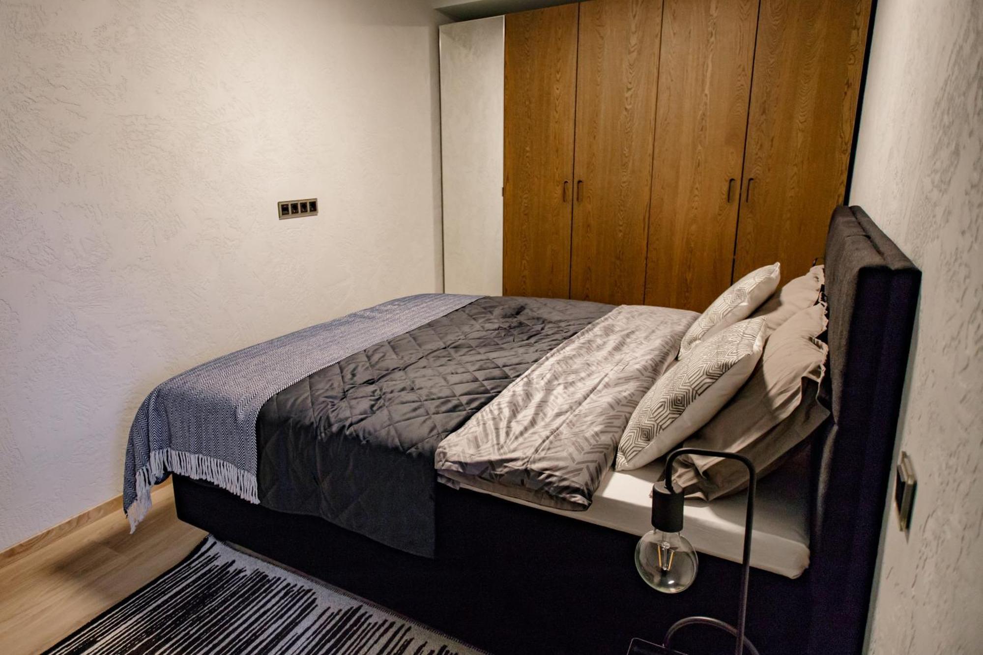 Hales Old Town Urban Apartments Вилнюс Стая снимка